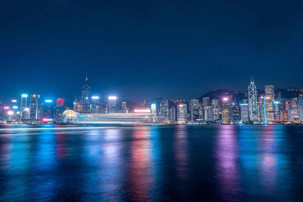 香港のビクトリアハーバーの街並とスカイライン｜N — ストック写真