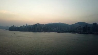 Gün doğumunda Hong Kong Victoria Limanı 'nda zaman aşımı