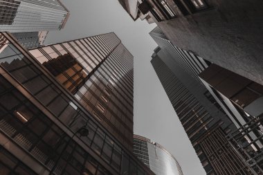 Hong Kong İş Binası kapatıldı; siyah ve altın rengi