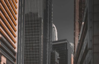 Hong Kong İş Binası kapatıldı; siyah ve altın rengi