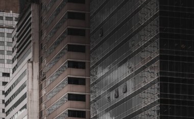 Hong Kong İş Binası kapatıldı; siyah ve altın rengi