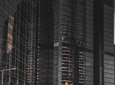 Hong Kong İş Binası kapatıldı; siyah ve altın rengi