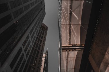 Hong Kong İş Binası kapatıldı; siyah ve altın rengi