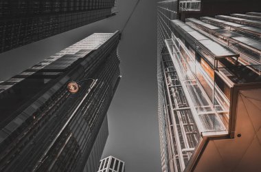 Hong Kong İş Binası kapatıldı; siyah ve altın rengi