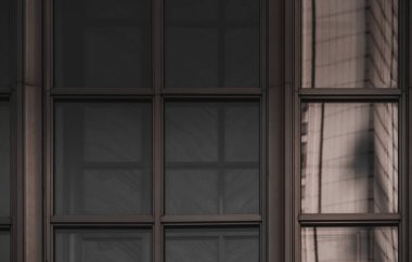 Hong Kong İş Binası kapatıldı; siyah ve altın rengi