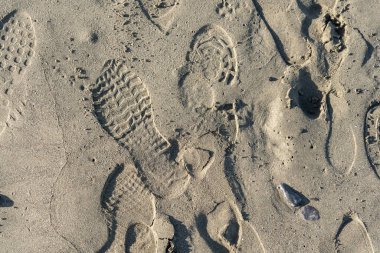 Sahilde Ayak İzi; Doku veya Arkaplan