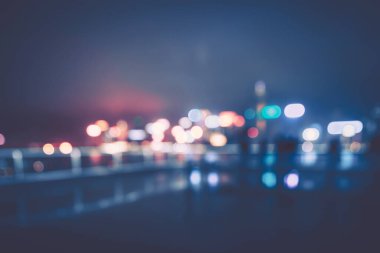 Şehir arka planına sahip soyut renkli dairesel bokeh