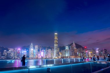 Hong Kong 'un Victoria Limanı Geceleri gökyüzü