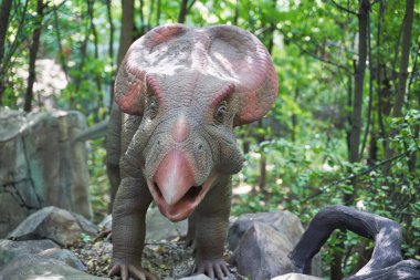 Dinozorlar ve insanlar eğlence parkı Dinozorlar için Zatorland                  