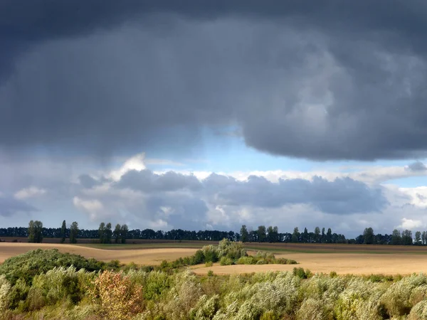 Cadena Nubes Trueno Sobre Prados Rurales — Foto de Stock