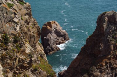 Okyanus ve dağlar. Portekiz'in güzel sahili