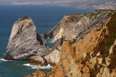 Okyanus ve dağlar. Portekiz'in güzel sahili
