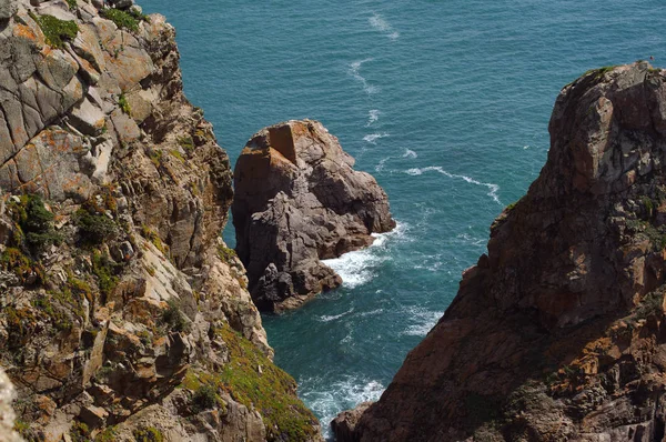 Okyanus ve dağlar. Portekiz'in güzel sahili