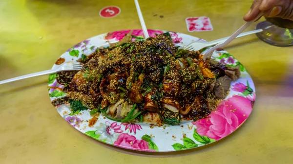 Les Gens Mangent Yong Tau Foo Yentafu Une Cuisine Chinoise — Photo