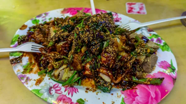 Les Gens Mangent Yong Tau Foo Yentafu Une Cuisine Chinoise — Photo