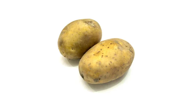 Zole Edilmiş Beyaz Arka Planda Çiğ Kahverengi Patates — Stok fotoğraf