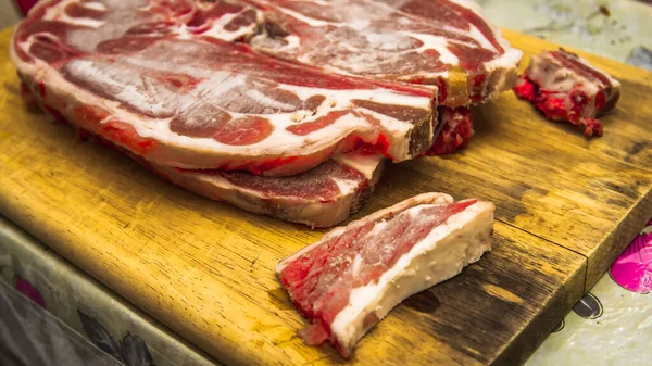 Recién Salido Nevera Congelada Carne Cruda Cordero Rebanadas Carne Sobre — Foto de Stock