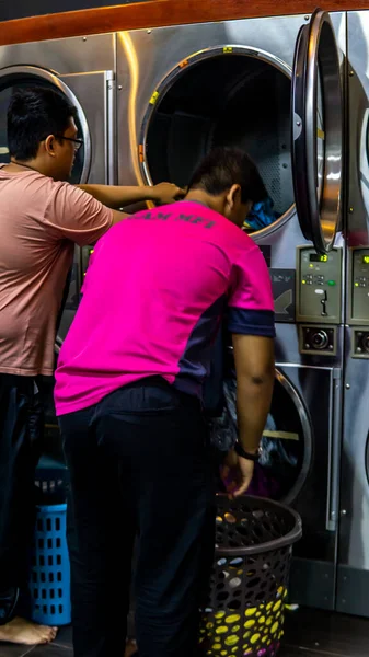 Bangi Malasia Julio 2019 Hombres Identificados Usando Secadora Tela Mizz — Foto de Stock