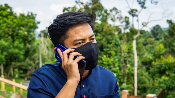 Portrét Asijského Malajského Muže Hadříkem Baju Melayu Černé Látkové Masce — Stock fotografie