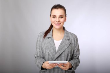 Notebook ile Offise kız