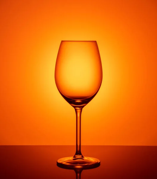 오렌지 배경 빈 잔 잔 — 스톡 사진
