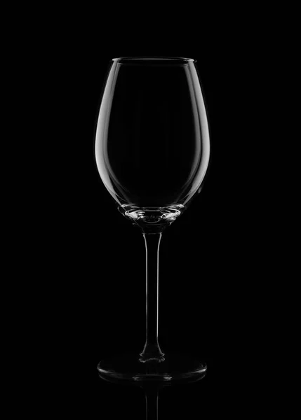 黒の背景に空のワイングラス ガラスのシルエット Cogncept — ストック写真