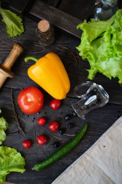 Sebze Natürmortu. Sebze salatası pişirme süreci.