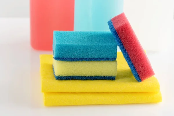 Detergentes Limpiadores Para Salas Limpieza Líquidos Embotellados Trapos Esponjas Diferentes — Foto de Stock