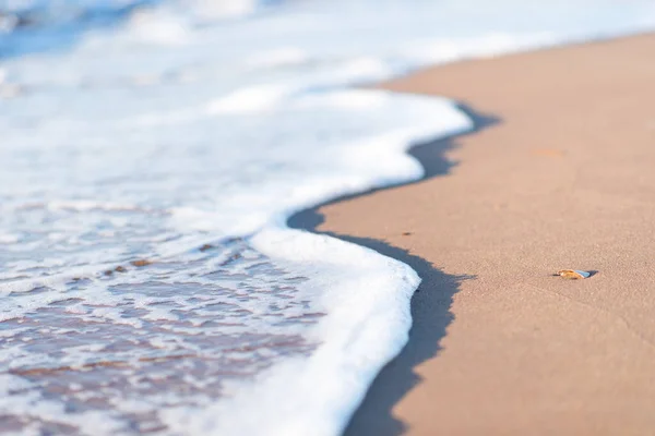 Beautiful Gentle Turquoise Tide Waves Sandy Beach — Stock Photo, Image