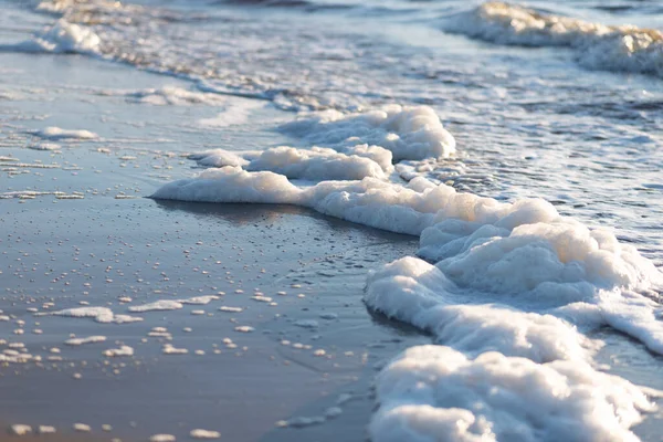 Красивый Нежный Бирюзовый Прилив Волн Песчаном Пляже — стоковое фото