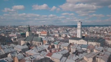 Anteni şehri Lviv, Ukrayna. Avrupa şehir. Şehrin popüler alanları. Çatıları