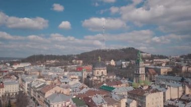 Aerial City Lviv, Ukrayna. Avrupa şehri. Şehrin Popüler Alanları. Dominikçe