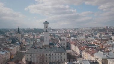 Anteni şehri Lviv, Ukrayna. Avrupa şehir. Şehrin popüler alanları. Çatıları