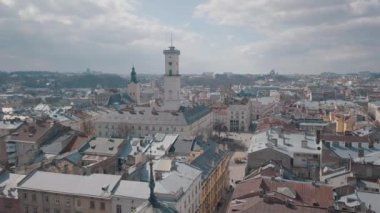 Anteni şehri Lviv, Ukrayna. Avrupa şehir. Şehrin popüler alanları. Çatıları