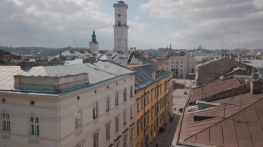 Anteni şehri Lviv, Ukrayna. Avrupa şehir. Şehrin popüler alanları. Çatıları