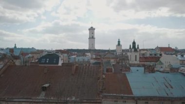 Anteni şehri Lviv, Ukrayna. Avrupa şehir. Şehrin popüler alanları. Çatıları