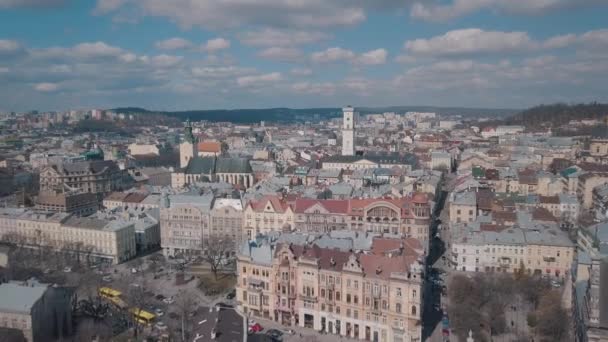 Aerial City Lviv, Ucrania. Ciudad Europea. Zonas populares de la ciudad. Techos — Vídeo de stock