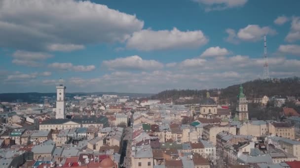 Anténa město Lvov, Ukrajina. Evropské město. Oblíbené části města. Střechy — Stock video