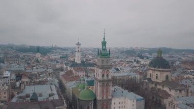 Aerial City Lviv, Ukrayna. Avrupa şehri. Şehrin Popüler Alanları. Dominikçe
