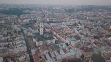 Aerial City Lviv, Ukrayna. Avrupa şehri. Şehrin Popüler Alanları. Dominikçe