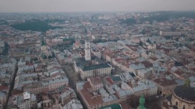 Aerial City Lviv, Ukrayna. Avrupa şehri. Şehrin Popüler Alanları. Dominikçe