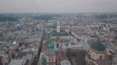 Aerial City Lviv, Ukrayna. Avrupa şehri. Şehrin Popüler Alanları. Dominikçe