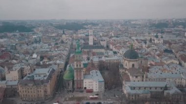 Aerial City Lviv, Ukrayna. Avrupa şehri. Şehrin Popüler Alanları. Dominikçe