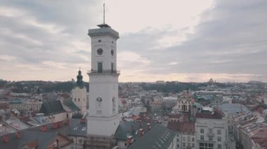 Antik Avrupa şehri Lviv, Ukrayna Hava Panoraması. Belediye Binası, Ratush