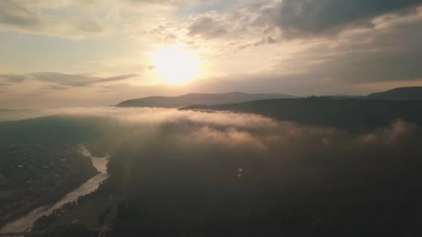 Puesta Sol Montajes Vista Aérea Niebla — Vídeo de stock