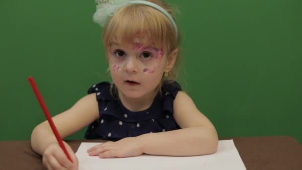 Meisje Aan Tafel Onderwijs Gelukkig Drie Jaar Oud Meisje Schattig — Stockvideo