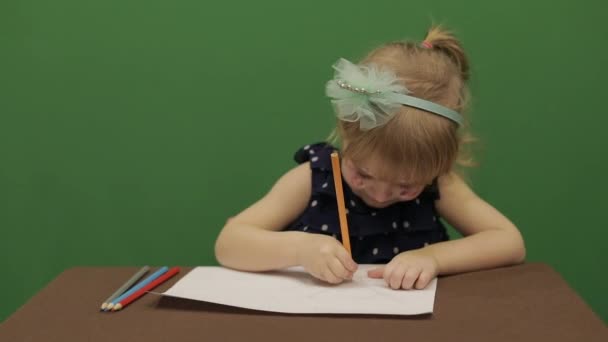 Chica Mesa Educación Feliz Niña Tres Años Linda Chica Sonriendo — Vídeo de stock