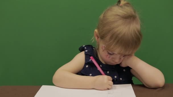 Fille Table Education Heureuse Fille Trois Ans Jolie Fille Souriante — Video