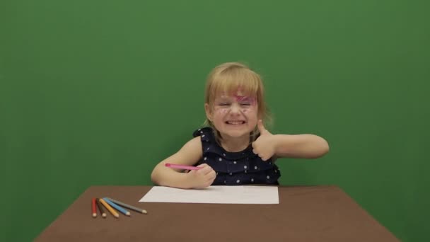 Rapariga Mesa Educação Feliz Menina Três Anos Menina Bonito Sorrindo — Vídeo de Stock