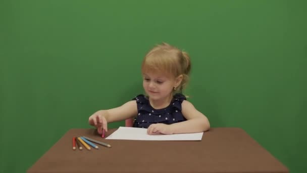 Chica Mesa Educación Feliz Niña Tres Años Linda Chica Sonriendo — Vídeo de stock